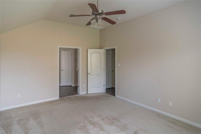 Building Photo - 2542 Ravenwood Dr