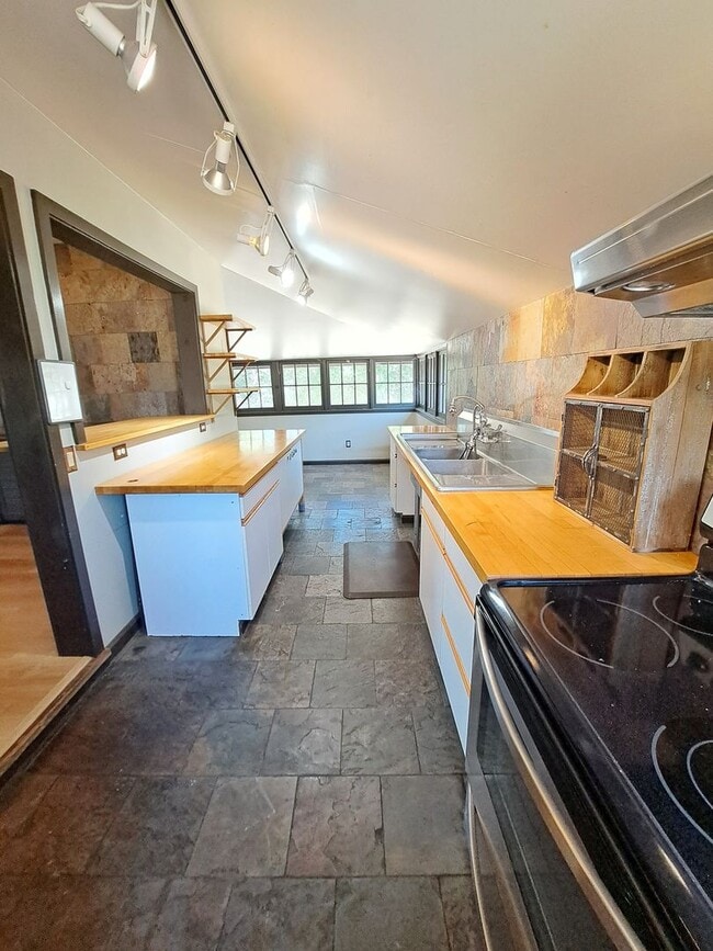 Building Photo - Living that Country Life in Napa - Close t...