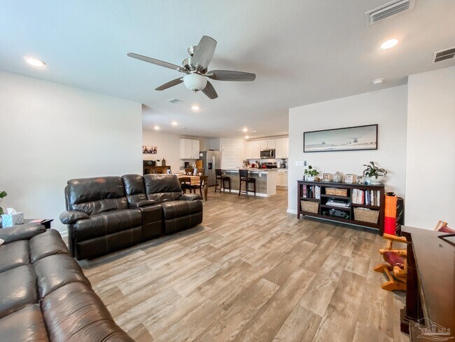 Building Photo - 5601 Guinevere Ln