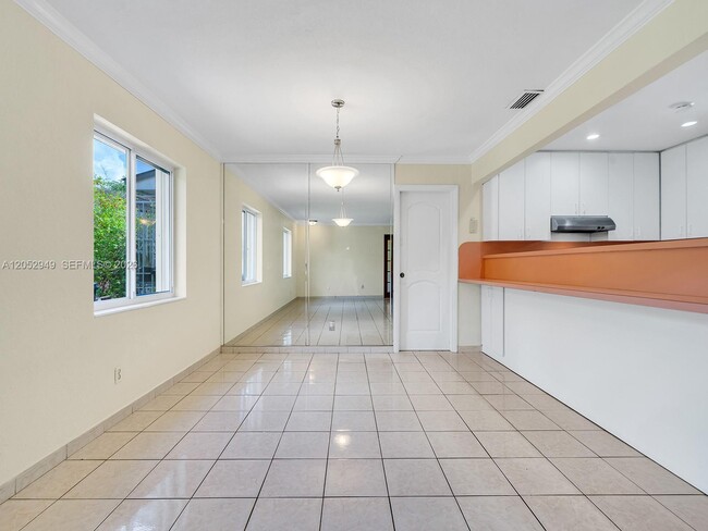 Building Photo - 1430 SW 102nd Ct