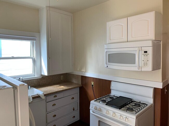 Building Photo - 2318 H St