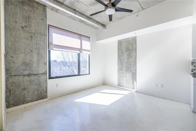 Building Photo - 335 W Ponce de Leon Ave