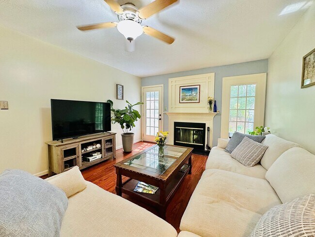 Building Photo - Beautiful 3 Bed, 2 Bath Home by Nature Preserve