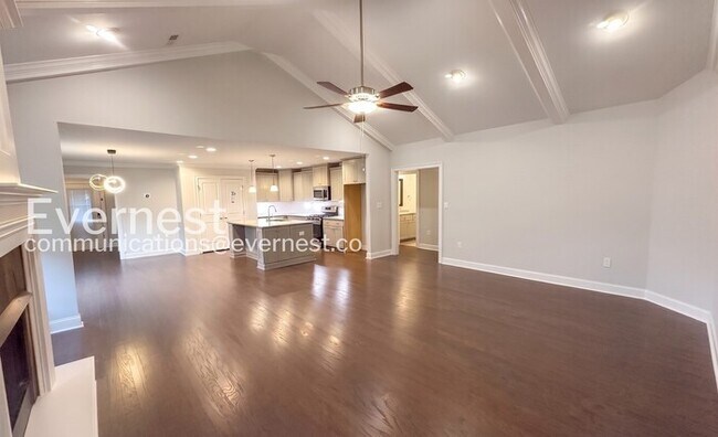 Building Photo - 4-Bed/2.5-Bath/Pet Friendly/Available Now!