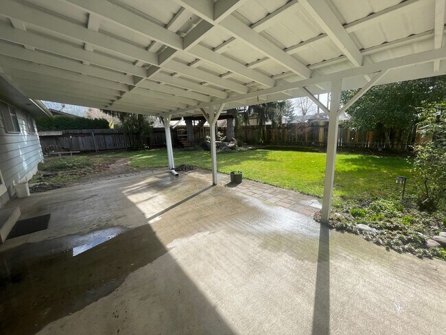 Building Photo - Amazing Freshly Updated Four Bedroom Two Bath Home In Amazing Lebanon Location!