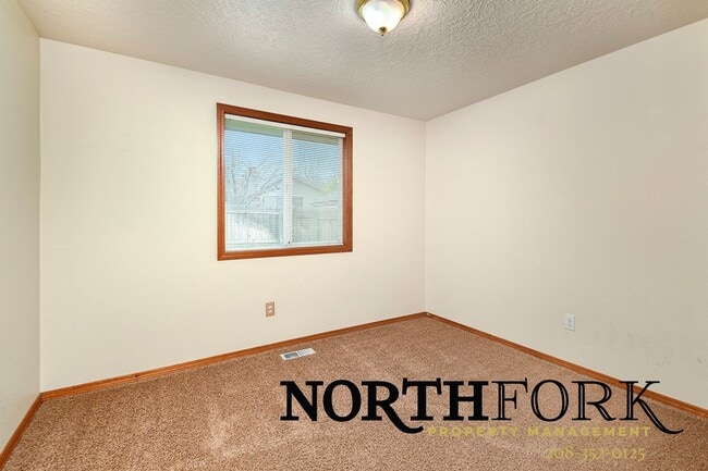 Building Photo - Comfortable Living with Room to Breathe