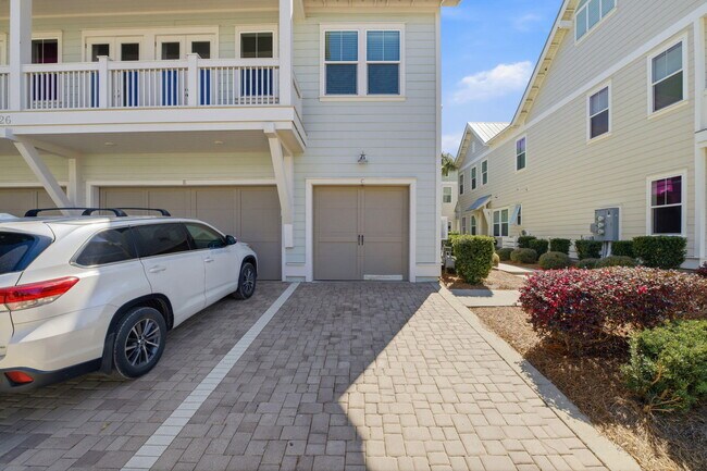 Building Photo - 26 E Pine Lands Lp