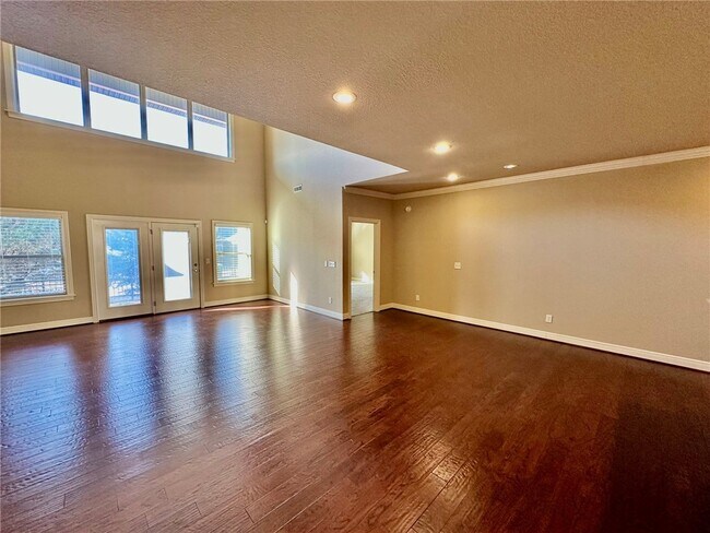 Building Photo - 6613 W Valley View Rd