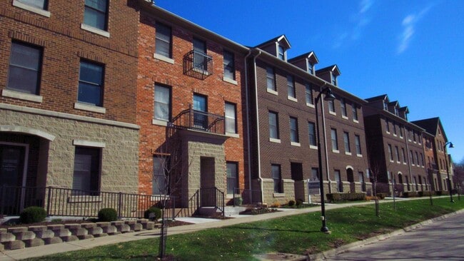 Building Photo - 1128 Foster Rd