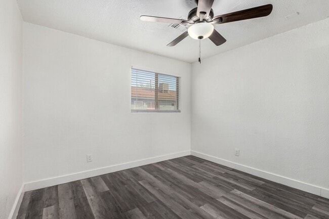 Building Photo - Grand Canyon University Two Bedroom - 4 Weeks of Free Rent!