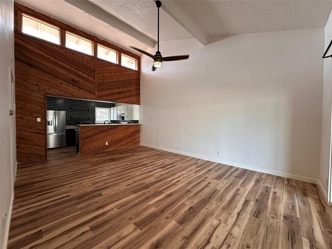 Building Photo - 8617 Putnam Dr