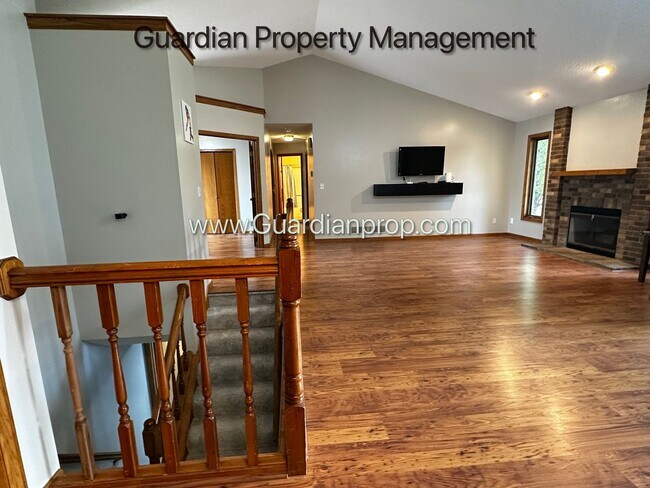 Building Photo - Maple Grove Single Family Home, 2 Car Garage, Dishwasher, Solar, Available Now