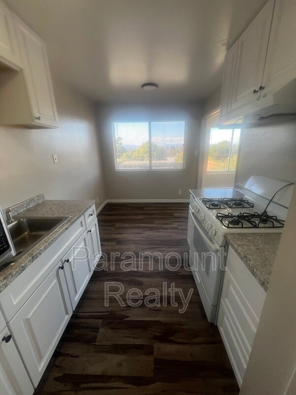 Building Photo - 25684 Spring Dr