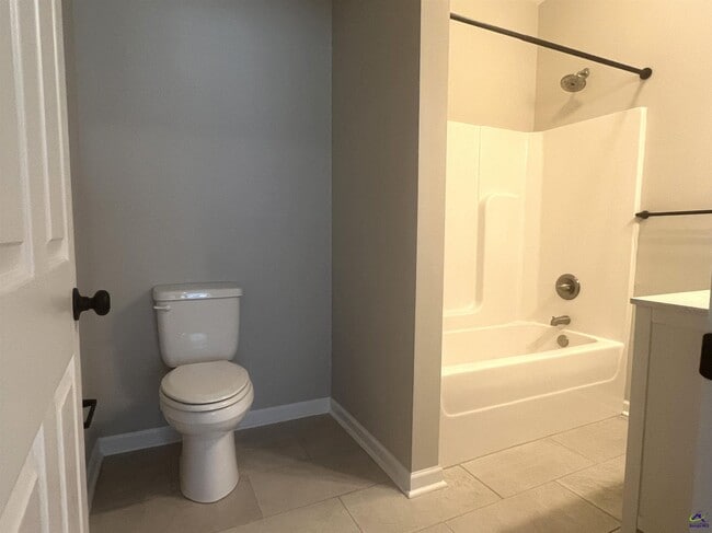 Building Photo - 99 Azalea Ave