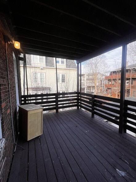 Building Photo - 9 School St