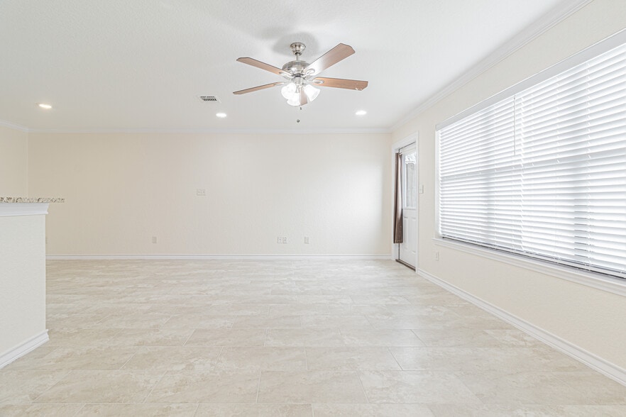 Building Photo - 11427 Creek Eagle