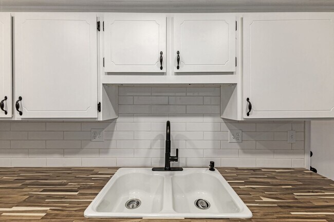 Building Photo - Updated condo in Sun City!