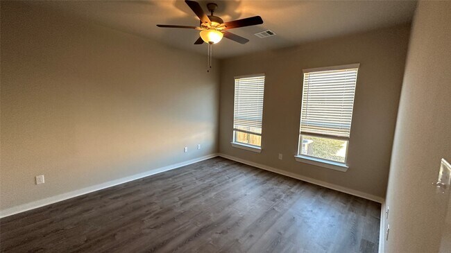 Building Photo - 9812 Grosbeak Ln