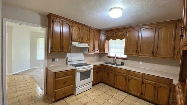 Building Photo - 1305 S James Cir