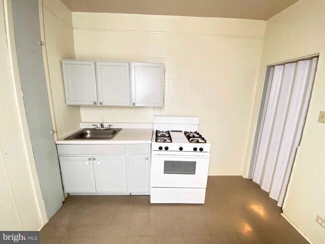 Building Photo - 2848 N Lee St