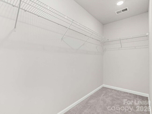 Building Photo - 15741 Country House St