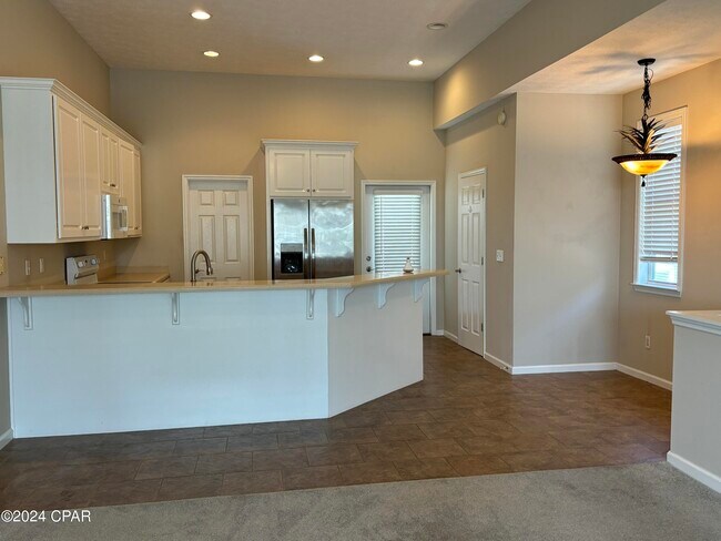Building Photo - 6722 Thomas Dr