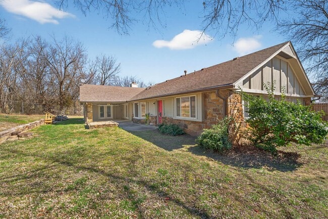 Building Photo - 1910 W 4th St S