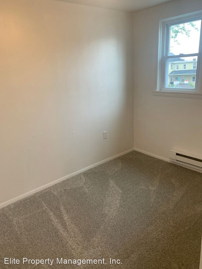 Building Photo - 2 br, 1 bath House - 12 N. Main St., Apt. D