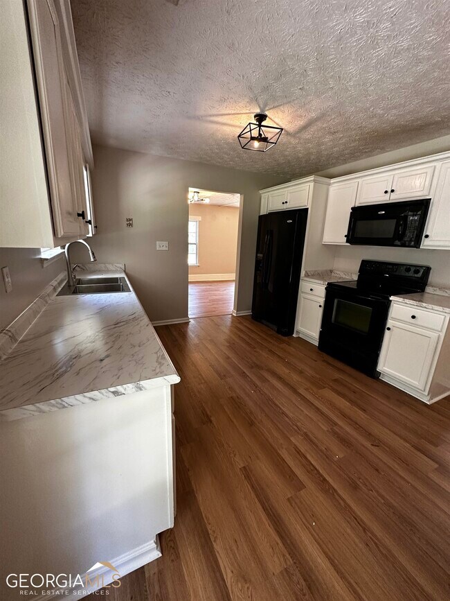 Building Photo - 641 Honey Creek Rd