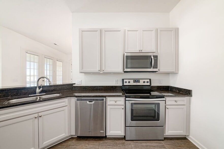 Building Photo - 3587 Evelynton Ave