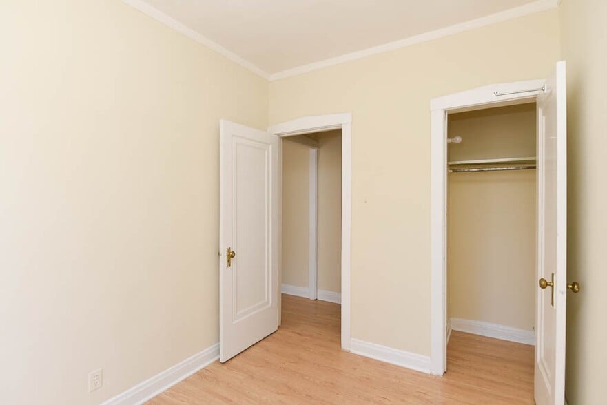 Building Photo - 457 W Melrose St