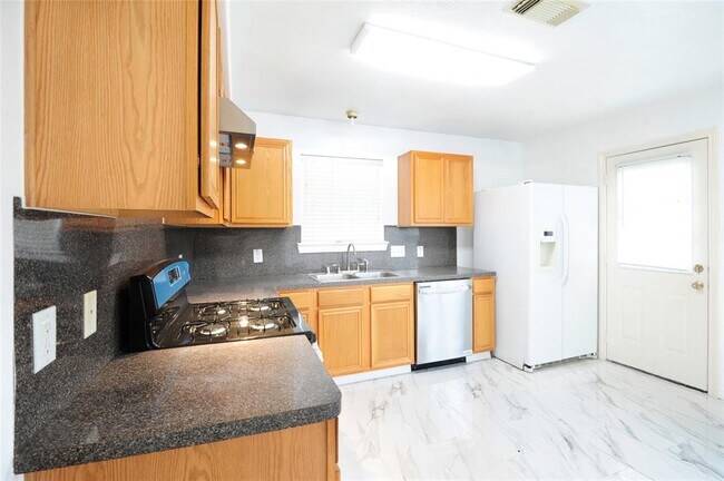 Building Photo - 7103 Bryton Park Dr
