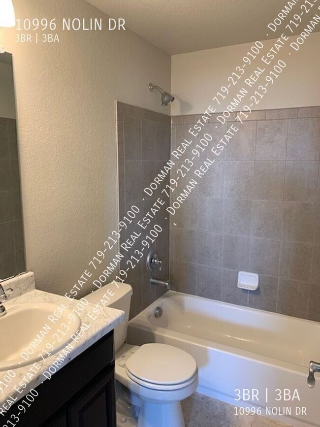 Building Photo - 10996 Nolin Dr