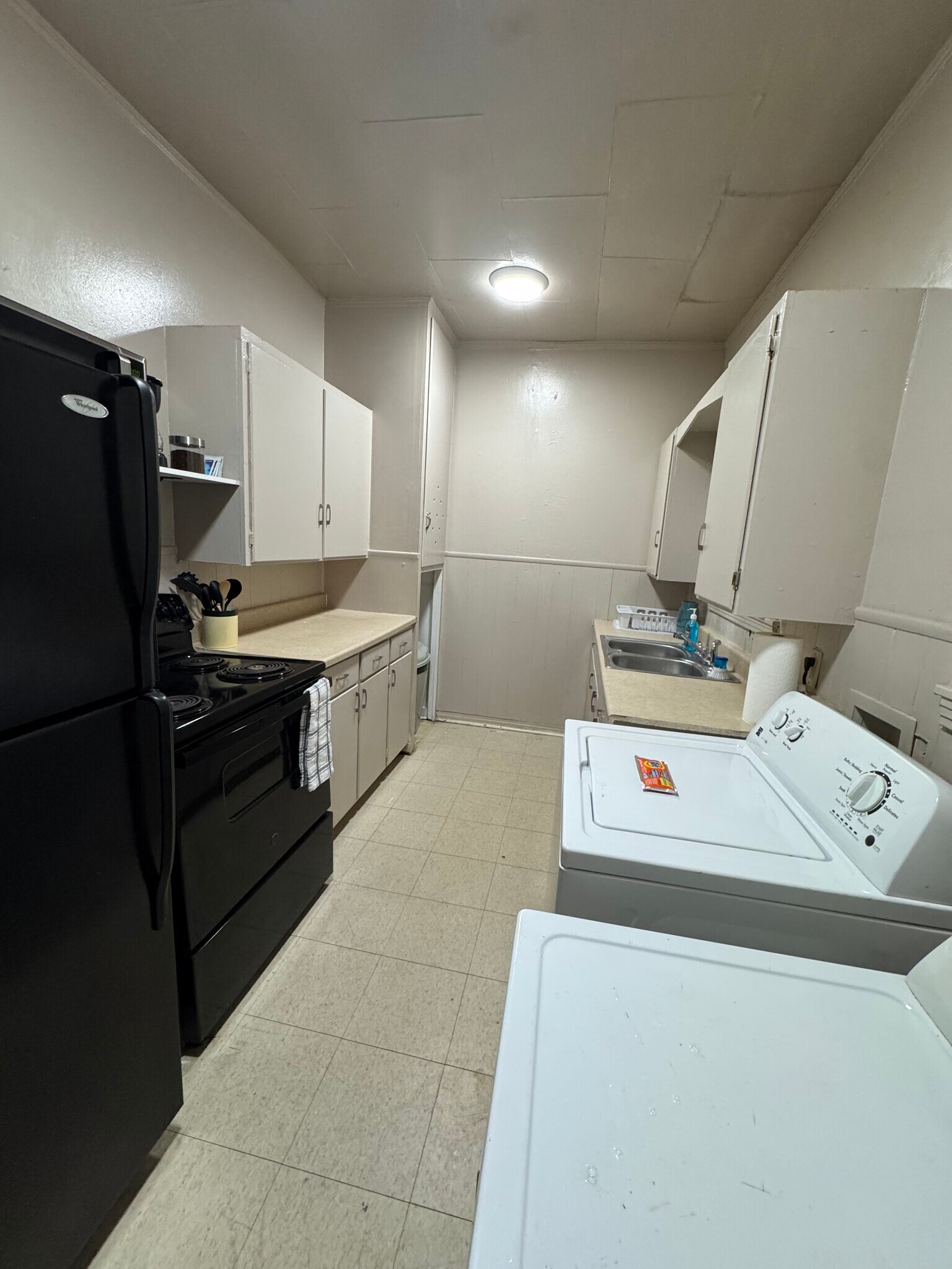 Building Photo - 2379 Highland Ave