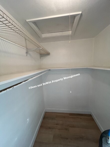 Building Photo - 2 Bed/1 Bath - Unit 8