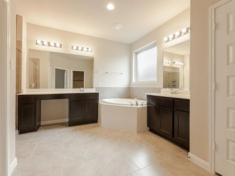 Building Photo - 503 Spring Flower Ct