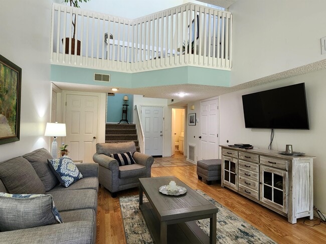 Building Photo - 166 Tall Pines Way