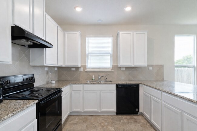 Building Photo - 3042 Comanche Crossing