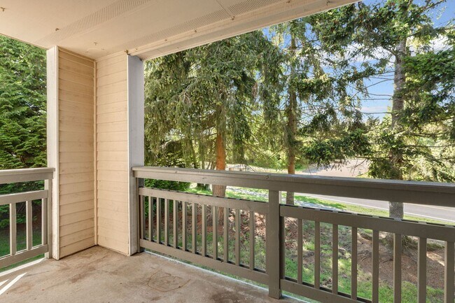 Building Photo - 2 level condo, 3 decks, Stainless Appliances, 2 parking spots, Water, sewer, garbage included!