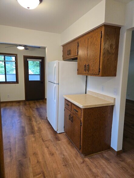 Kitchen - 141 Maple Ave S