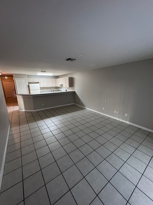 Building Photo - 343 Harold Ave S