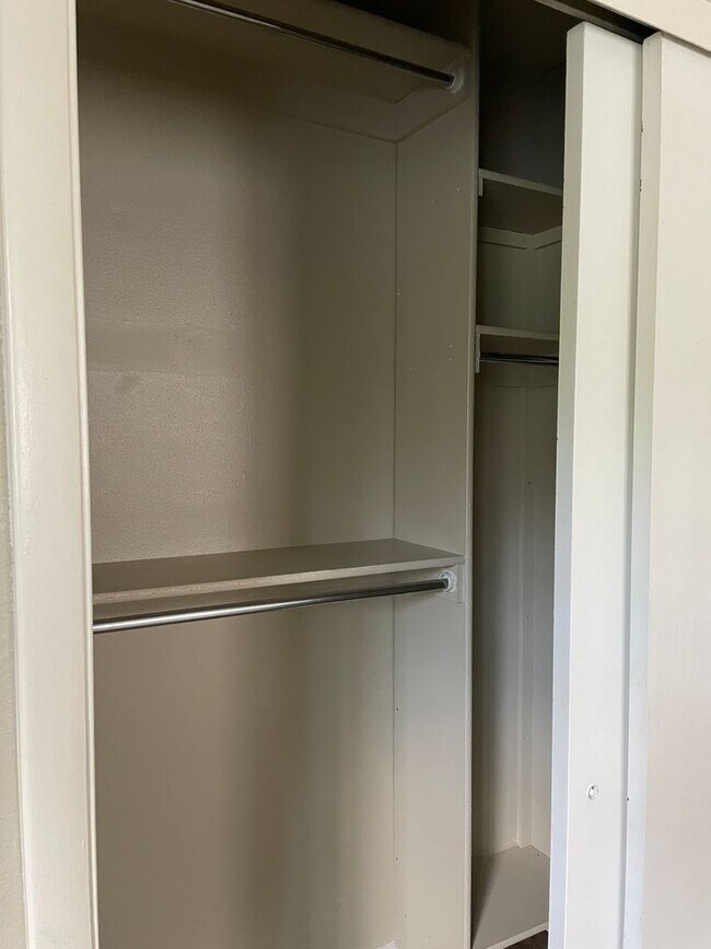 Building Photo - STUDENTS WELCOME! 5 Bedroom 3 Bathroom Single Family Home West Fort Collins