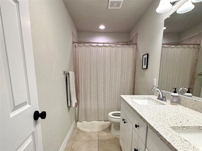 Building Photo - 12105 Cimaizon Dr