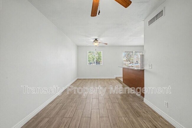 Building Photo - 4328 E Saint Catherine Ave