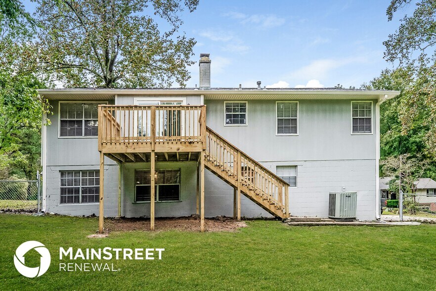 Building Photo - 1701 Gardenridge Rd