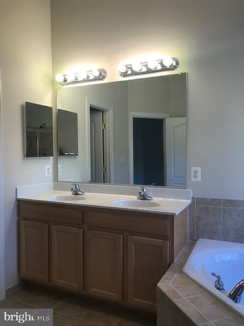 Building Photo - 3680 Chippendale Cir