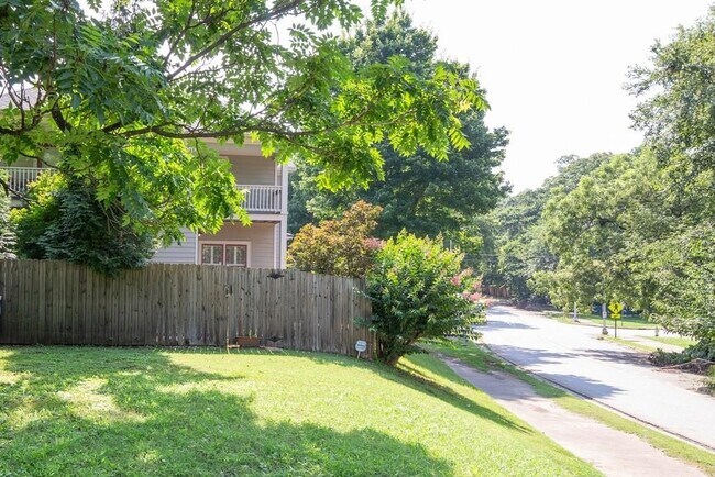 Building Photo - 471 Connally St SE