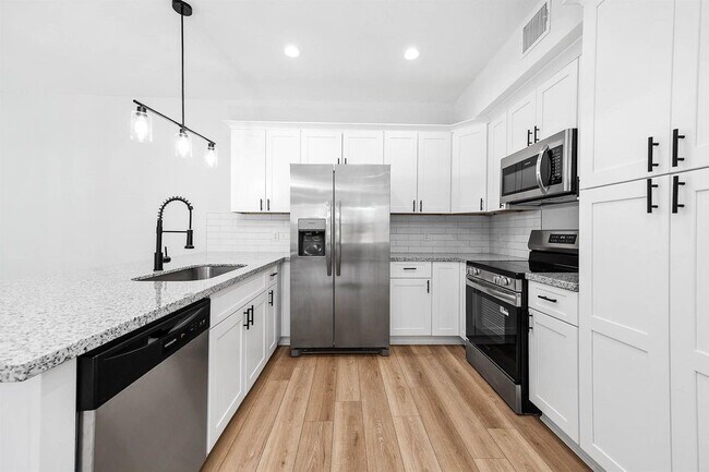 Building Photo - 2018 Hampton St