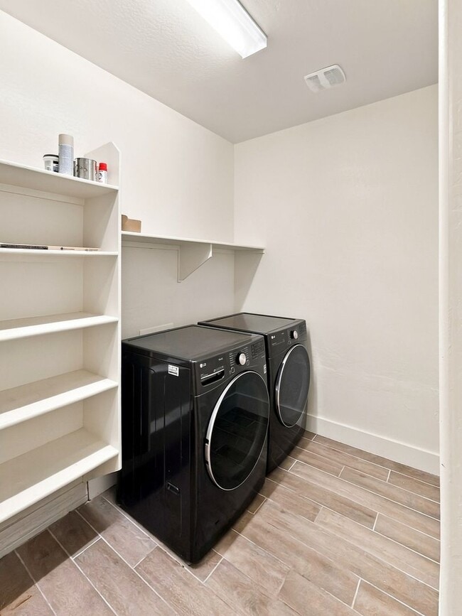 Building Photo - Luxury SMART HOME For Rent!