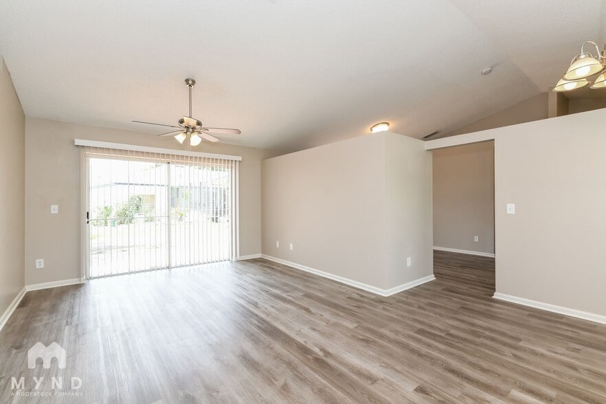 Building Photo - 2581 Sage Dr